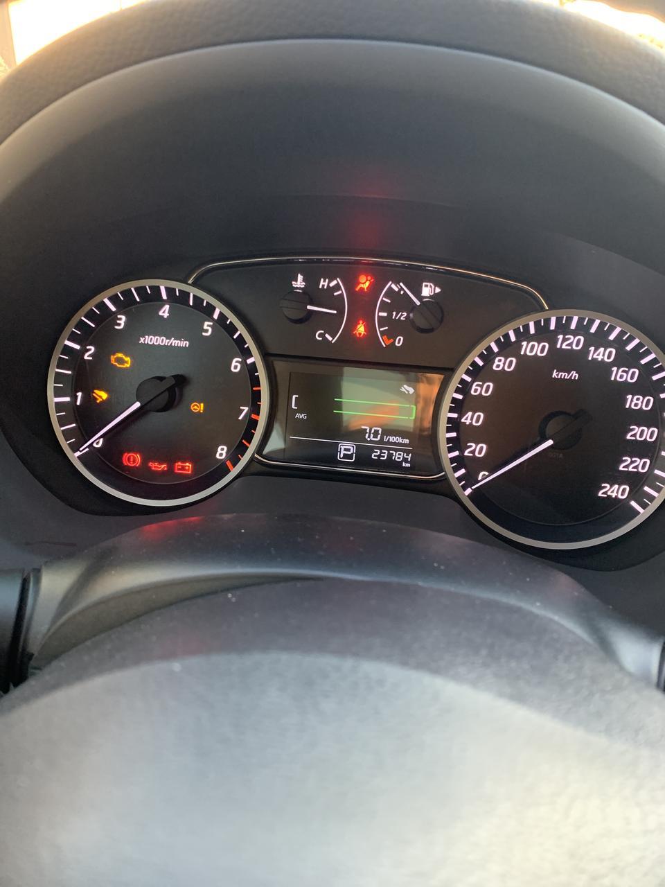 日产轩逸18款cvt。20迈左右给油顿挫。 60左右有的时候感觉好像收油似的。  这是什么情况。 都是这样吗