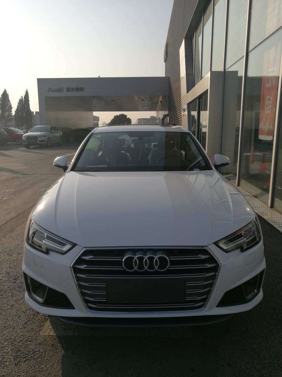 奥迪a4l-一月份提的车   请教一下    2019款A4L时尚 40TFSI 配置里有氛围灯吗