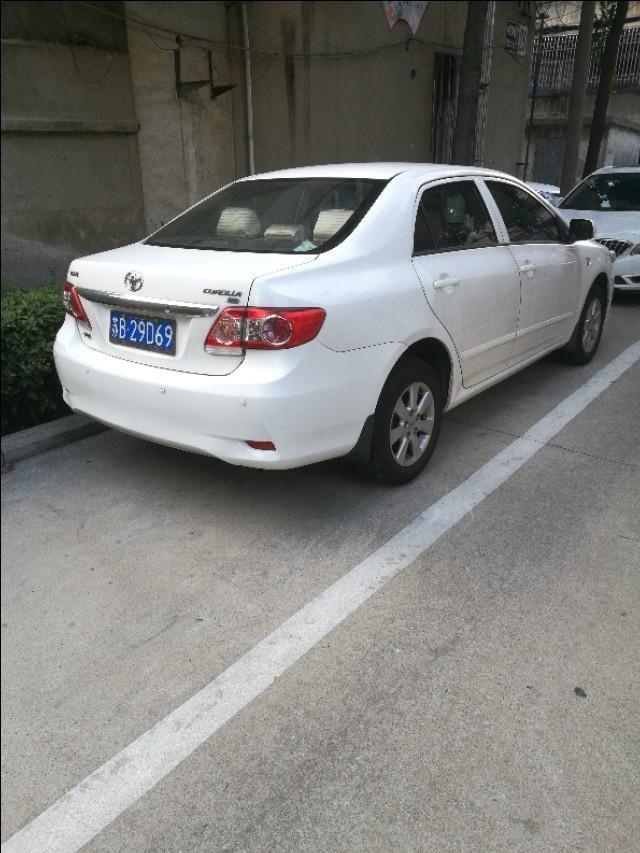 这款卡罗拉是老款，知道是哪一款吗?