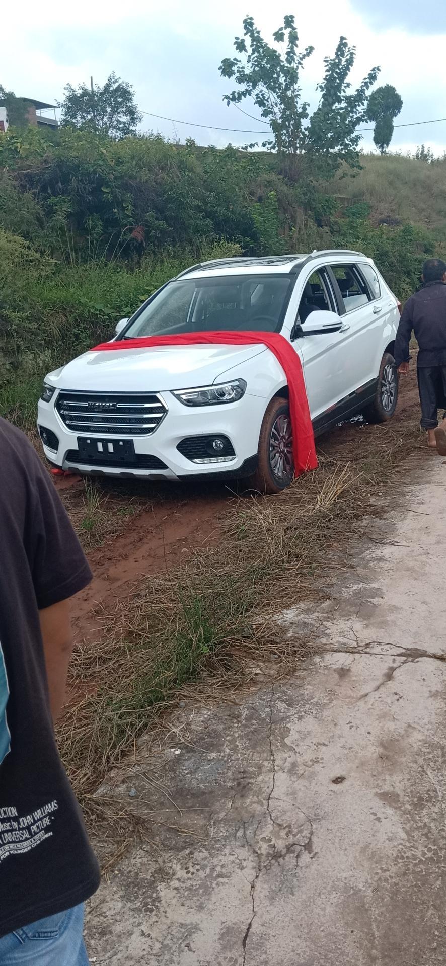哈弗h6-h6运动版自动，黑标，我新车，开几天发现慢放刹车，会发现鼓鼓的响，特别是下雨天，不过偶尔跑一段时间，就发现没有声音了 我问4s店，他说双离合车都这样，请问是离合问题，还是刹车盘的问题?