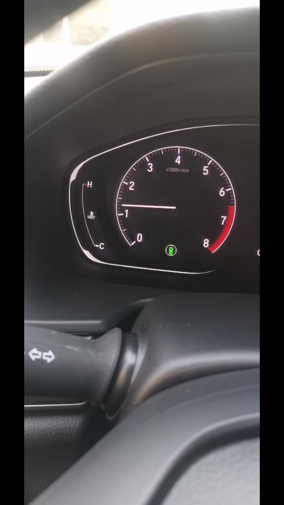 新提的十代雅阁，提车两天，就出现了转速指针小幅度的上下摆动，这是什么原因啊