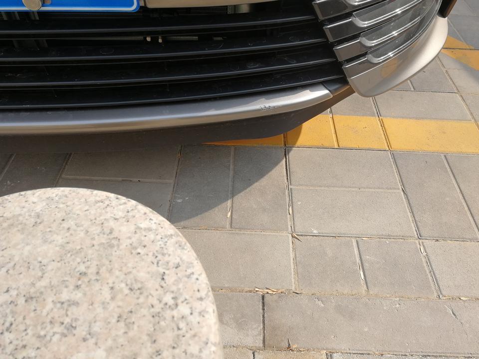 卡罗拉-刚刚停车时，爱车撞到墩子上了，问题倒不是很严重，请教各位圈友，我是修还是先不修，如果走保险，流程是怎样的啊？