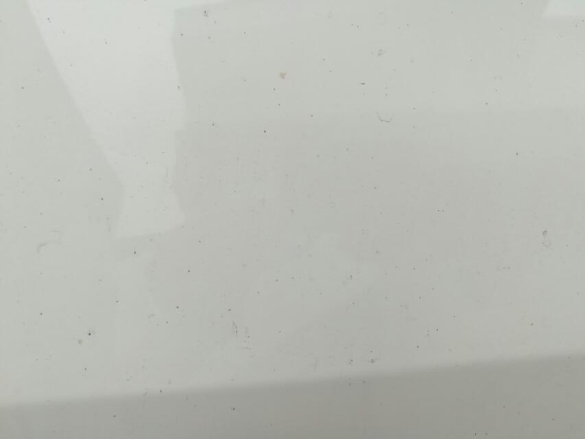 卡罗拉-新车一段时间怎么这么难洗，每次都要用力死尽擦，这些一点点的是不是树胶？有什么好的方法