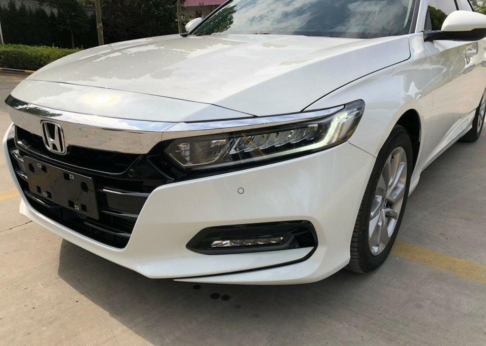 雅阁-各位朋友你们好，我想问一下，一年之内闯两个红绿灯会不会被扣12分？还有就是未按导向车道行驶一定会被拍到吗？？谢谢各位朋友