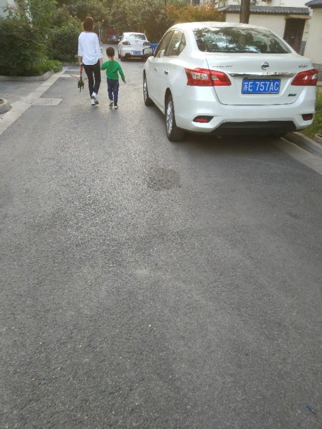 轩逸-白色的好看还是黑色的好看啊?