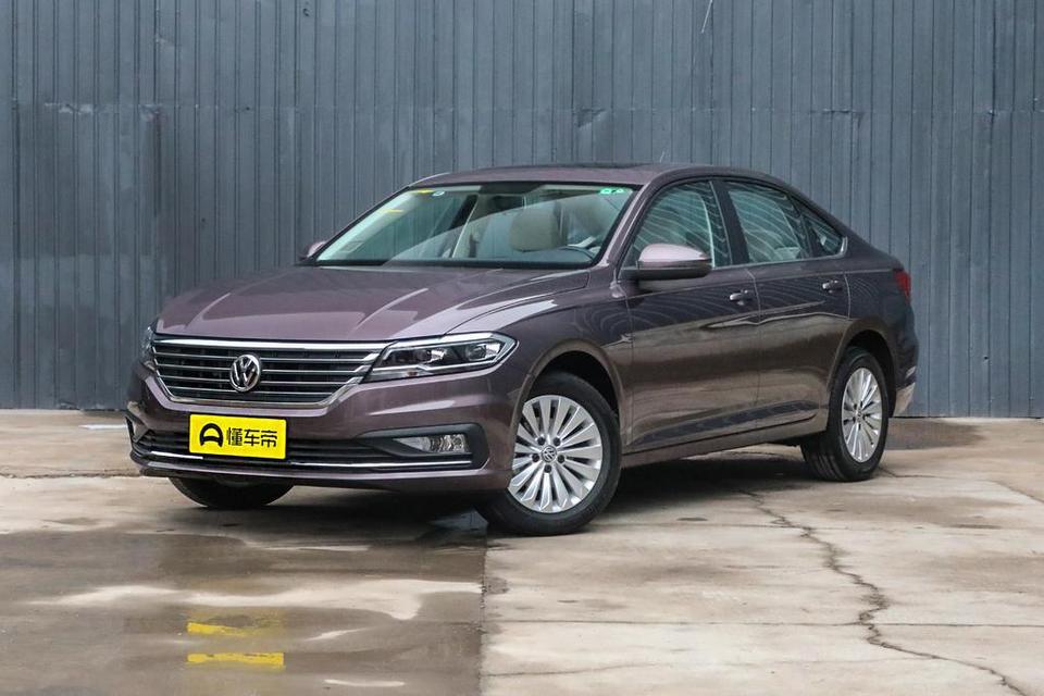 2019款轩逸1.6CVT智联尊享版和2018款朗逸1.5自舒版买哪一个？轩逸落地126800送6年保养6年保修 送装甲，护垫，贴膜，脚垫，倒车雷达和行车记录仪可以谈，朗逸落地134000，不送保养，只送脚垫和护垫