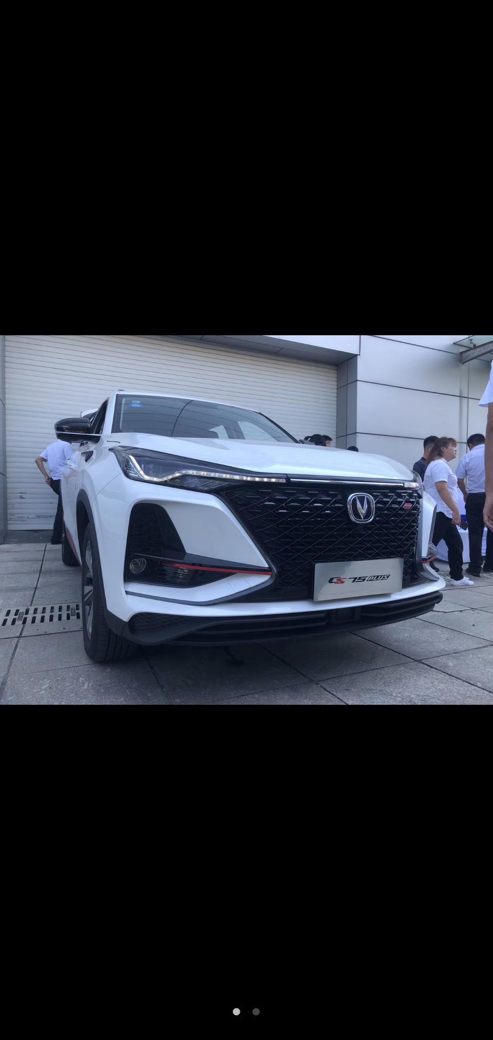 长安cs75 plus-各位车友，请问75plus 这运动版的有没有手动挡的车，前面2张照片就是运动版的，最后一张是普通版的，说实话我是被这运动版的外观给惊艳到了，而普通版的就很平凡了……如果这75plus 运动版的没有手动挡的，那我就选择55可好？