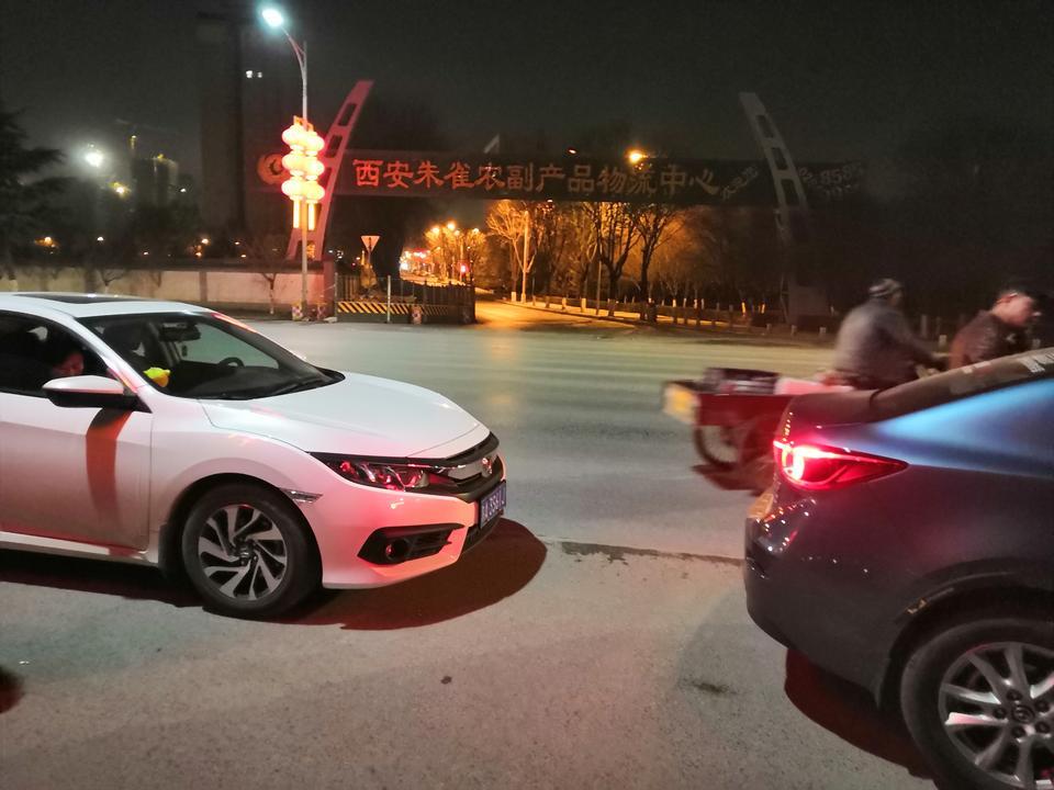 有没有朋友知道    思域在4S店换个后杠  加喷漆需要多钱？
