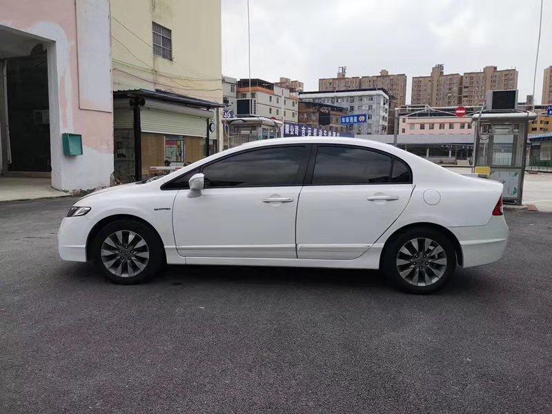 大神们，请问二手车2009款的思域要5.8万，贵吗？能不能买，有什么幤端？车况还好。谢谢！