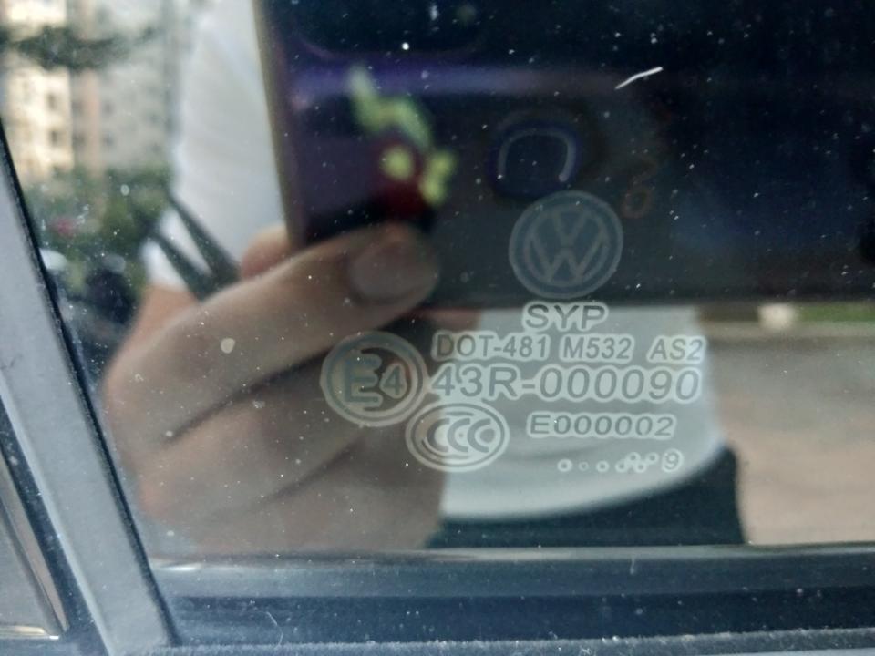 朗逸-问一下各位大佬，这种玻璃是啥时候生厂的，我前后左右的都不一样?