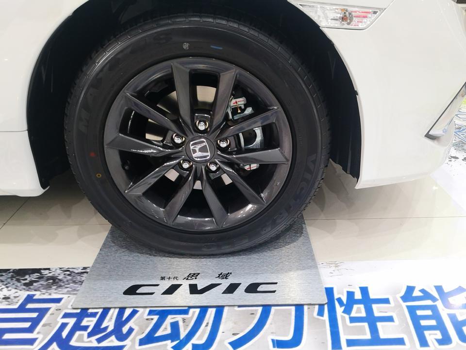 2019款 思域 劲动版 原车配的十六寸轮毂④S店说只有这一种黑黑的是真的吗？我感觉不好看，要换另一种，不给换