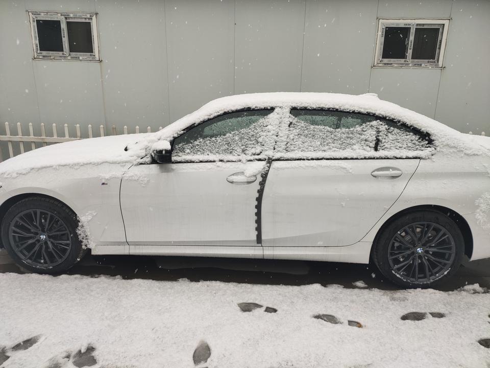 宝马3系-20款325li M运动耀夜
裸车317000
税24000
保险约16000
舒适套装9900
这个价位可否入手？