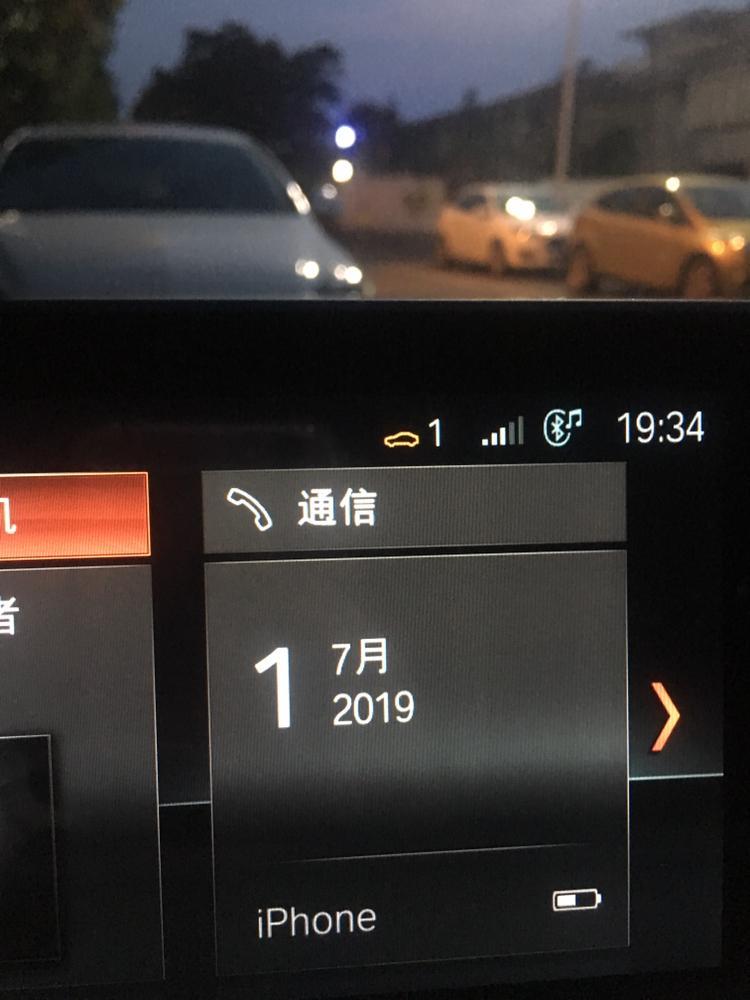 宝马3系-右上角的汽车标志是什么意思？