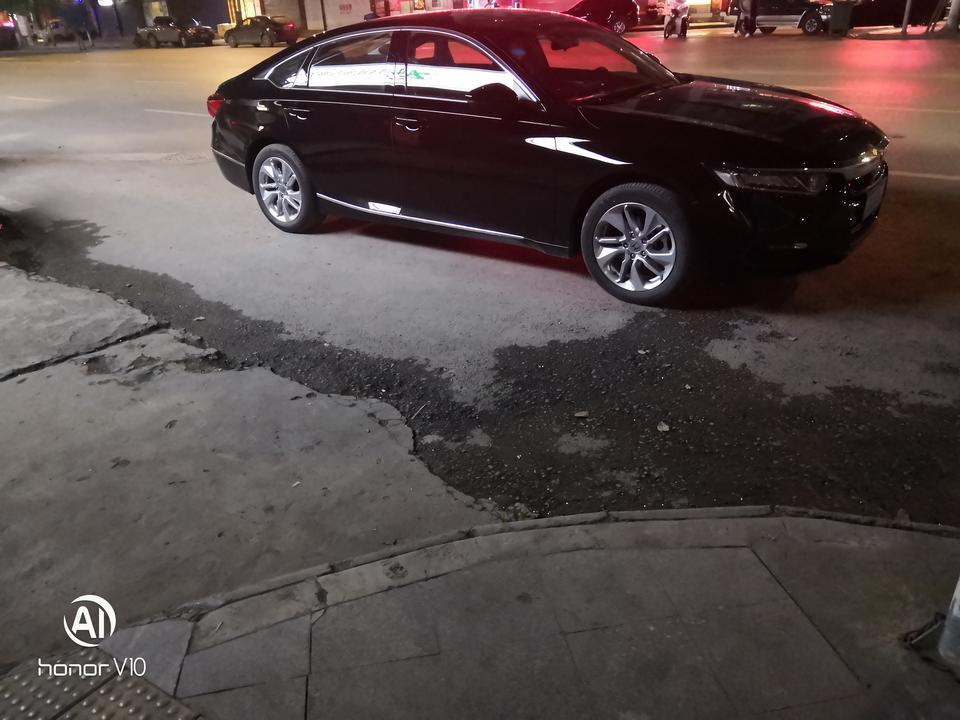 我是雅阁新车新手小白，昨天第一次上高速刚跑了5分钟就显示胎压报警，轮胎检查没发现扎胎，下高速后自个重置了胎压监测，但每次启动车子后一分钟左右胎压报警灯会亮一下，我都不敢再上高速了，求各位大师们指教指教。