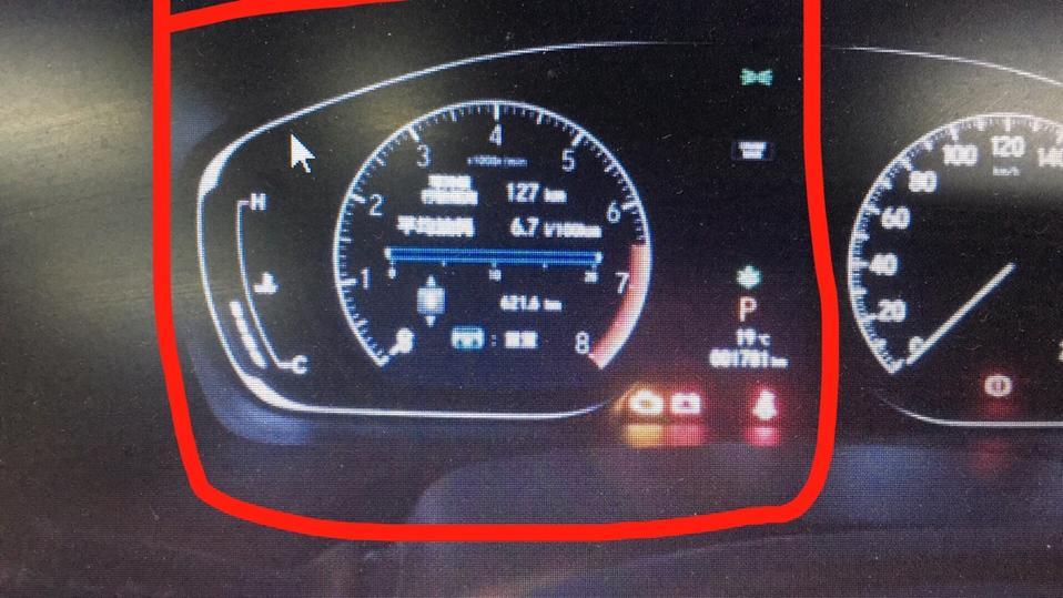 雅阁-如何同时把转速和油耗里程数同时设置进液晶显示器里面？