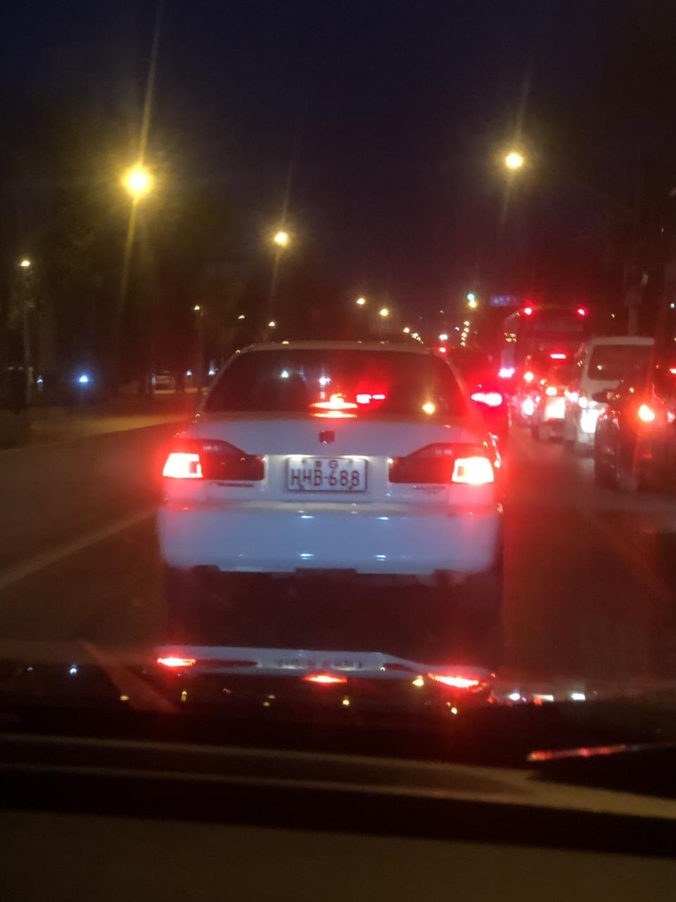 奥迪a6l-大家看看这是什么车牌，白色的。