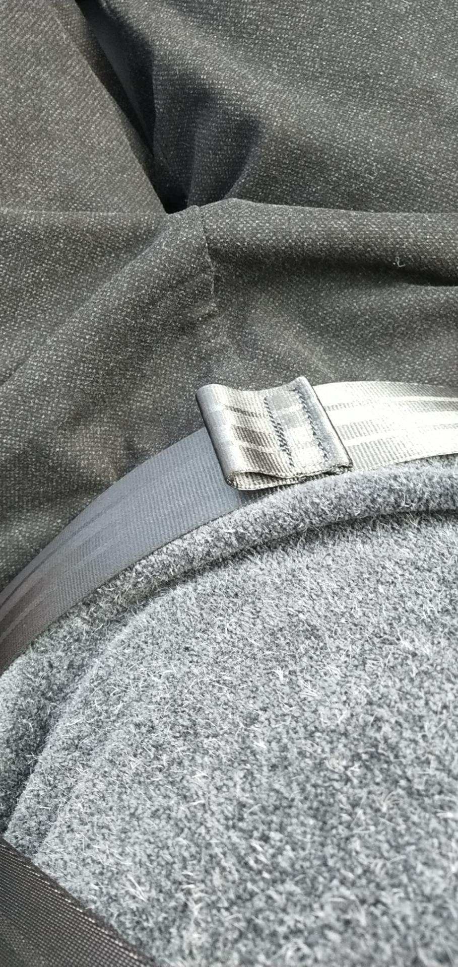 刚提的十代雅阁回来看副驾安全带怎么补一块，请问正常吗？谢谢！