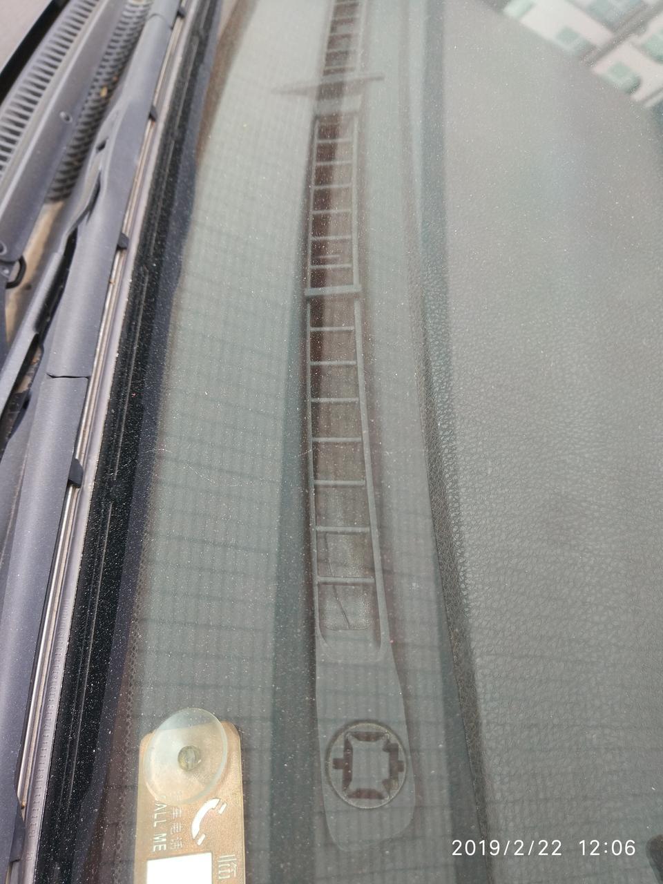 卡罗拉-不小心一颗小螺丝掉进去了，会不会出事，求助各位车友。这里是前挡风玻璃旁边的出风口。