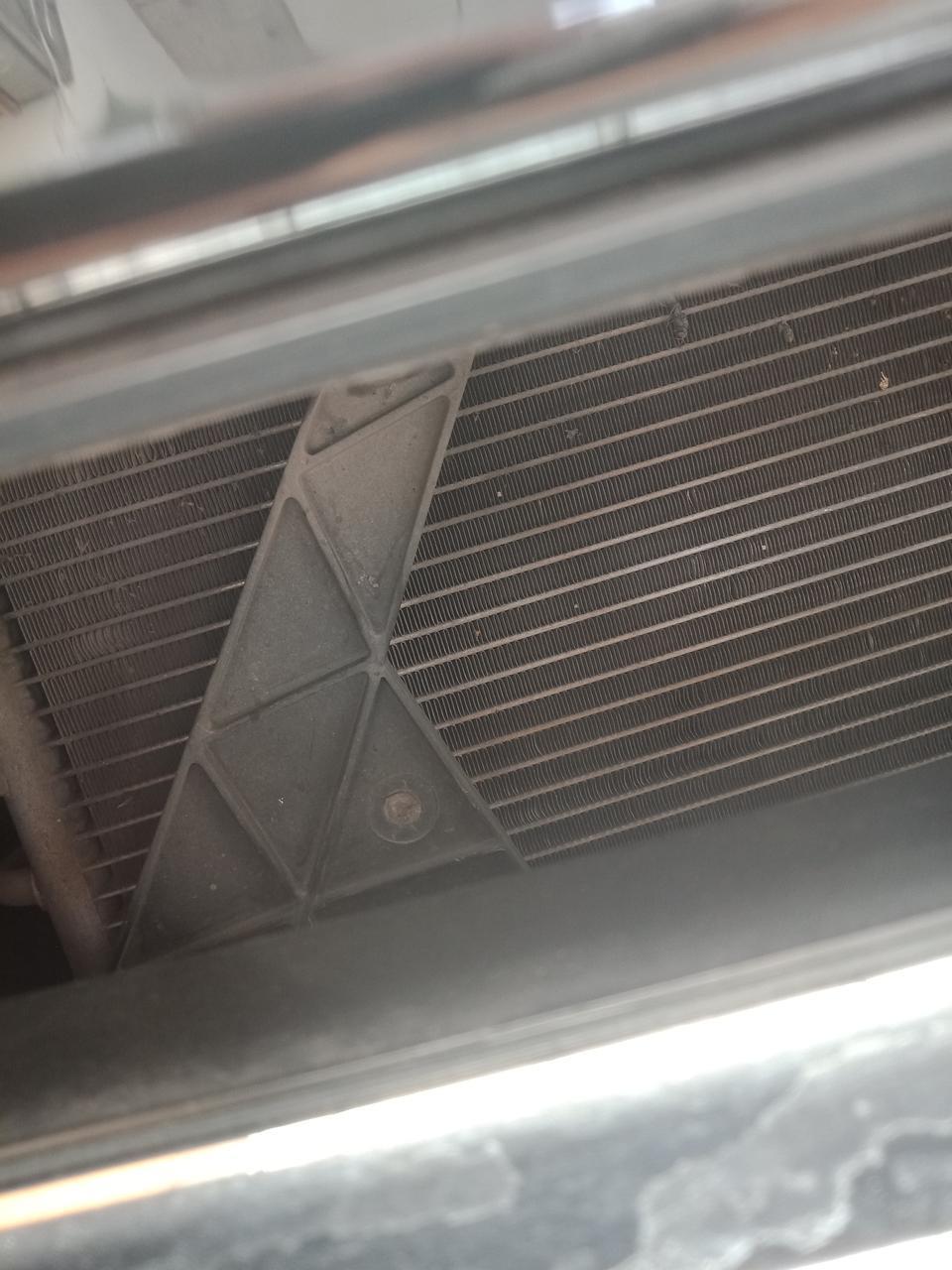 瑞风s2-车友们我想问一下前脸标的下方有三格不锈钢里面有没有什么比方说风罩什么的啊如图所示