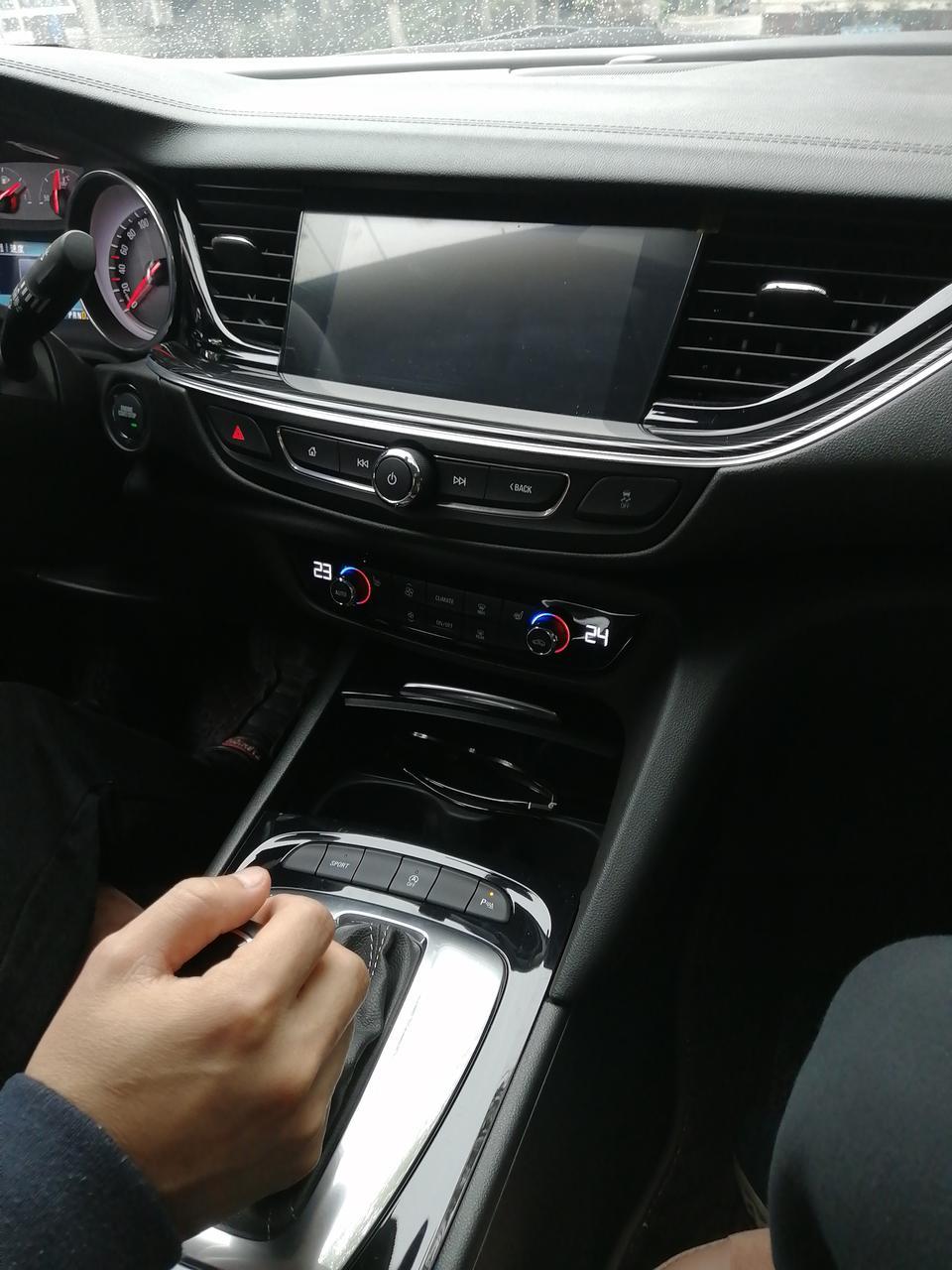 我车子新车，君威1.5T 国六精英型，倒车影像卡顿，反应慢 突然就这样的，之前都是正常的，不知道是为毛