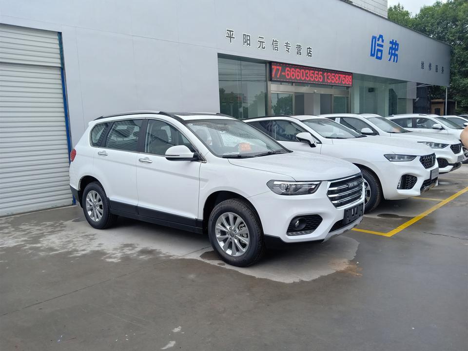 哈弗h6-我和同事都看中了哈佛h6灰标？这让人很奇怪？现在市场上是红标蓝标，就不知道灰标是怎么回事？在看网上的价格也是差价太大，不知道是什么区别？同事很郁闷，没有下单，只能回来问大家查资料了。有哪位懂行的，能详细介绍一下。价格和配置，到底是怎么回事？怎么会相差这么多。店主跟我们班报价竟然达到11万落地。和网上完全不同。所以没办法下单。