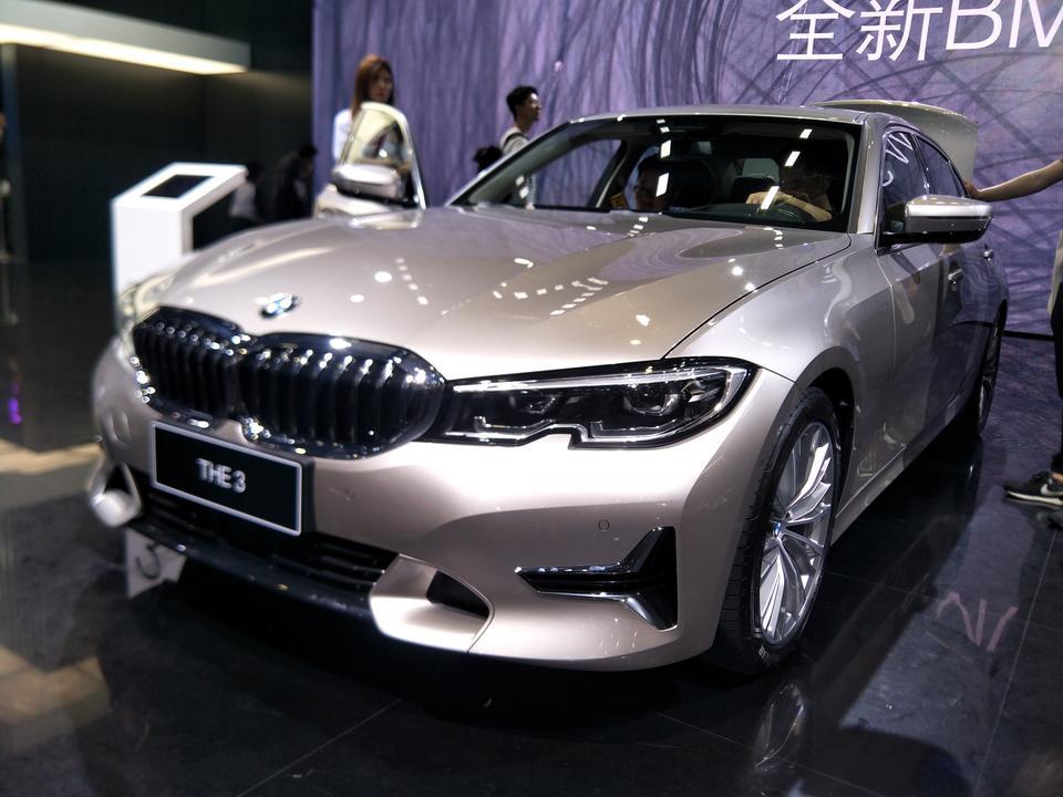 宝马3系-小伙伴儿们，你们谁拿到了三系的宣传彩页，我去晚了没拿到，谁手里有可以拍张照片发在论坛让大家看看吗，谢谢！
