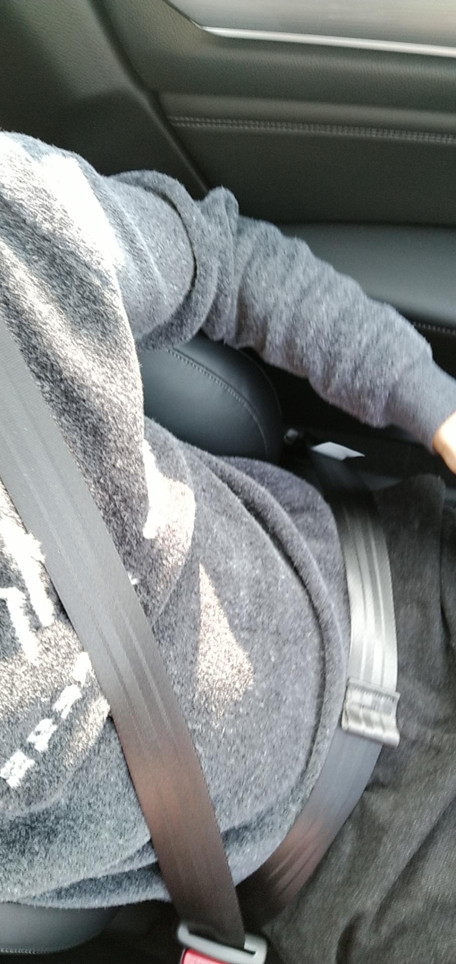 刚提的十代雅阁回来看副驾安全带怎么补一块，请问正常吗？谢谢！