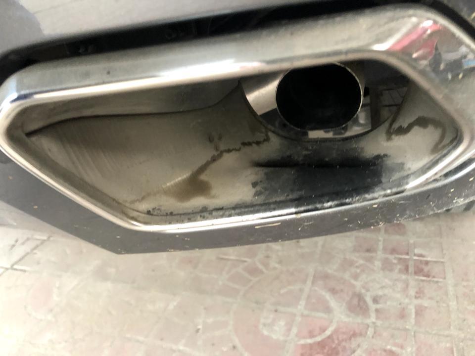 哈弗h6-跑了三千公里排气管就黑这样了，正常不？怎么感觉怎么不对劲，才跑了三千公里的大新车至于这样么