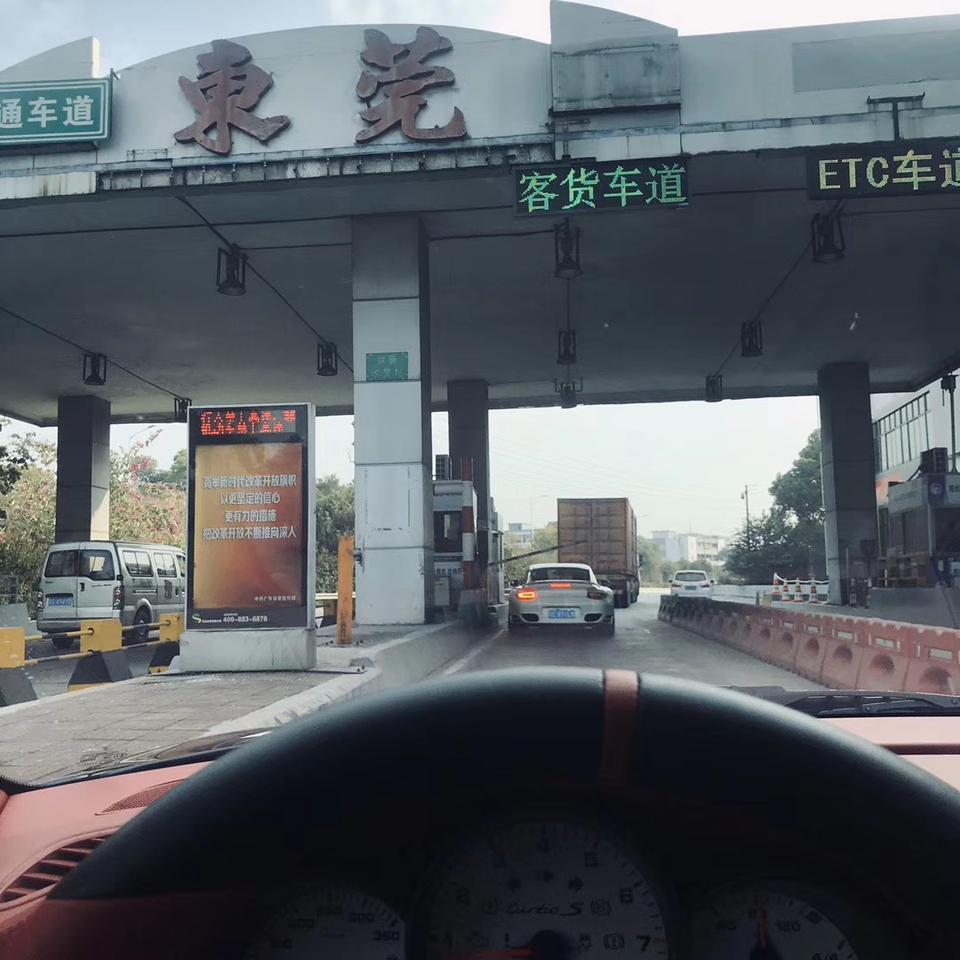 最近在纠结几款车，大家好帮忙评论评论
第一是是本田1.5T的雅阁各方面都不错，但是被它的机油增多和高速失速和轮胎噪音大给整对它没信心了，第二是凯美瑞，首先去了两家丰田4S店态度都特别不好，然后就是凯美瑞车是好车价格太贵配置太底，所以犹豫，第三，阿特兹2.5L各方面都是我最喜欢的去试驾一次就爱上 唯一让我纠结的是它空间相比雅阁来说感觉小好多……
