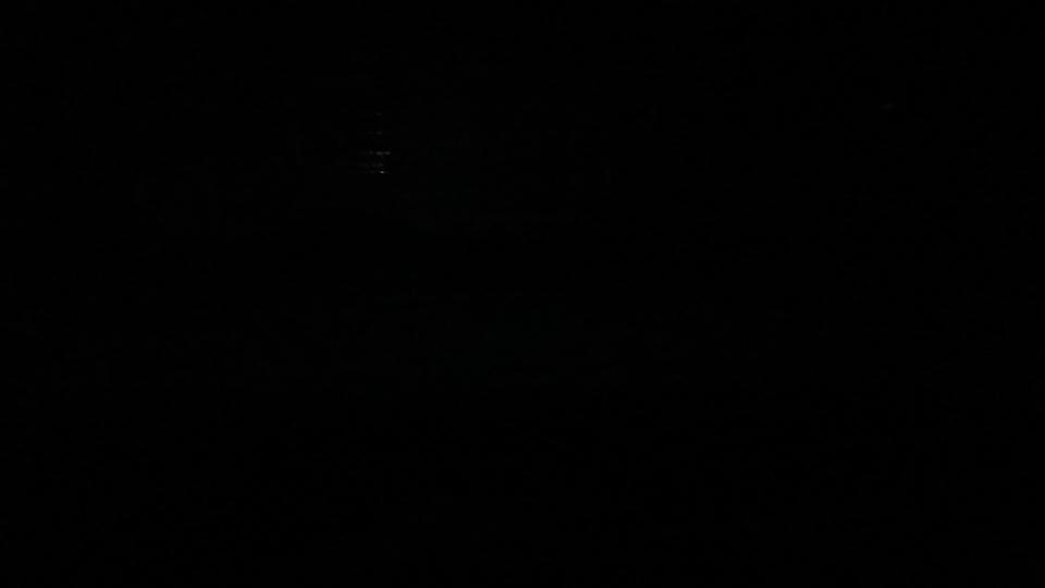 思域-为什么晚上，开近光灯比不开灯还要暗。第一张是开了近光灯，第二张是没开灯，好像是日行灯。