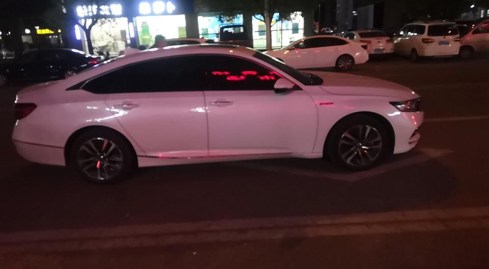 我是雅阁混动锐领版车主，提车没几天上周五才摸到车，去加油上牌，就感觉到车有点不稳并且有点右跑偏，我就想知道怎么维权或者这车就这么个情况大家都这样，帮帮我呀。