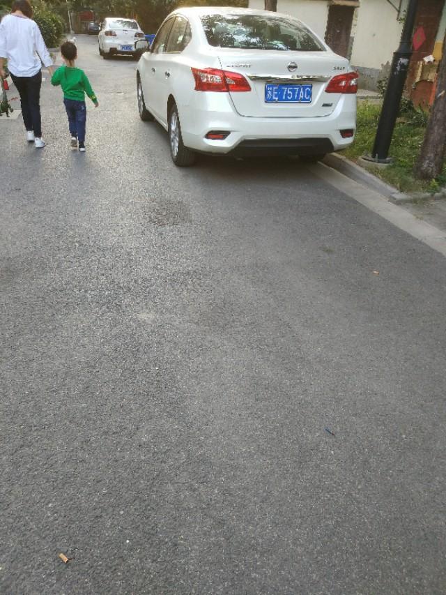 轩逸-白色的好看还是黑色的好看啊?