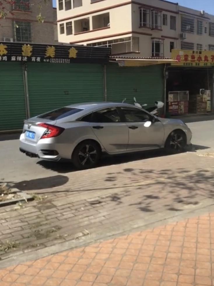 思域-选择圣辉银车主有没有后悔 ？纠结灰色还是白色好久！