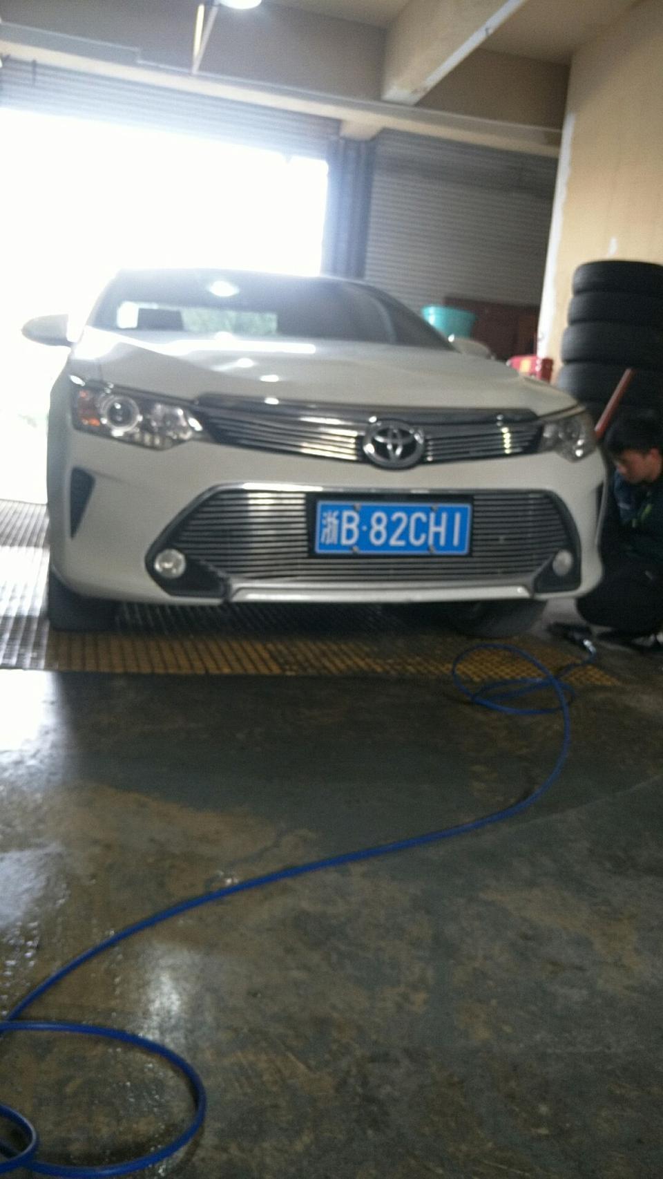 凯美瑞前轮异响。检查了，几家维修店，说法不一样，，有的说是方向机。都说是减震到底是哪里问题。这个问题要解决麻烦不