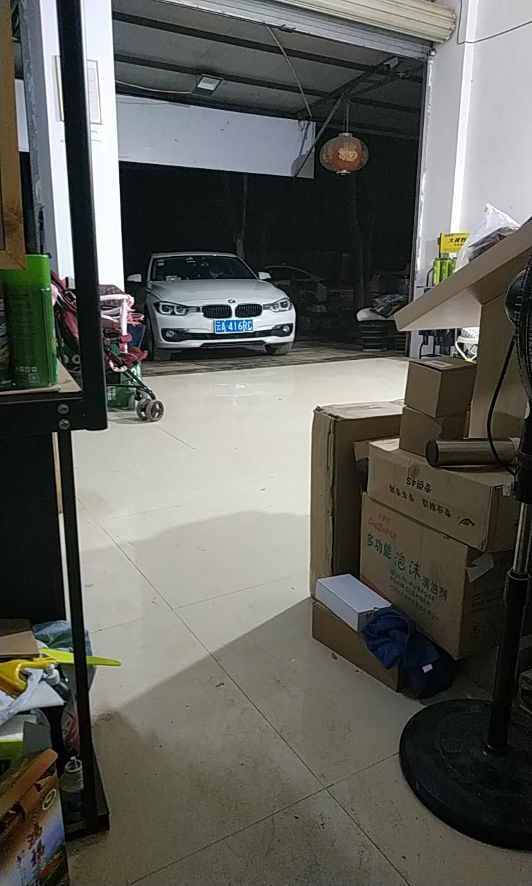 大家看看这是什么车？是不是宝马3系