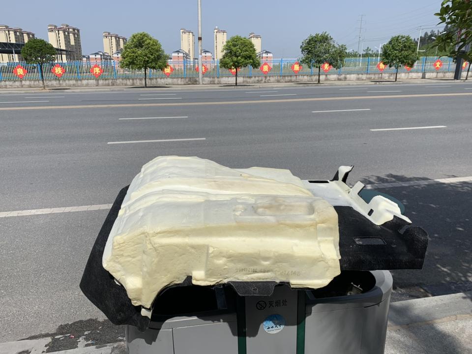 别克新君威车子设计缺陷漏水，影响使用，全部拆开要晒4天才干