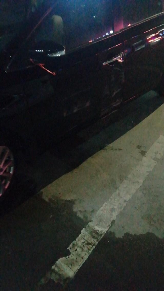 新车刚提铁牌还没上新轩逸车门凹下去了报保险还是自己掏钱修
