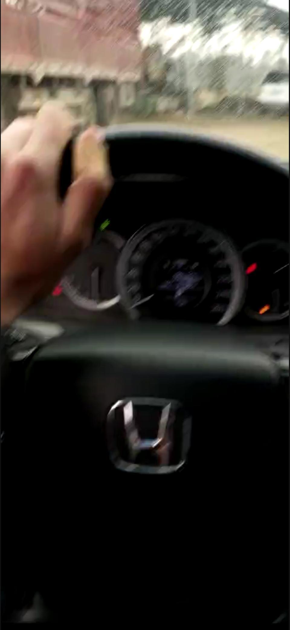 雅阁九代怎么链接蓝牙啊？？求解
