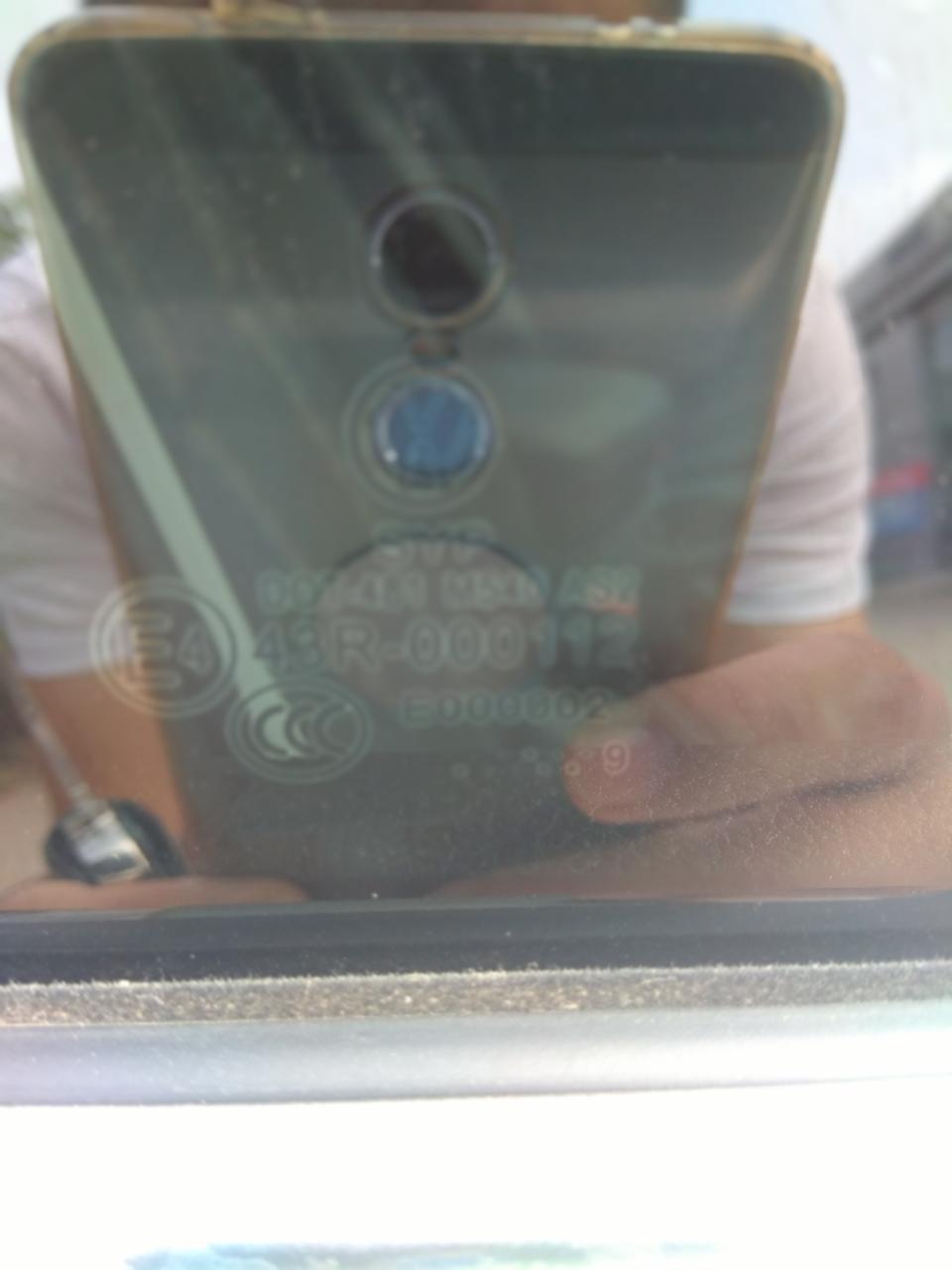 大家好，今天6月刚提的朗逸plus车，车上铭牌是2月份的，但是车玻璃日期9前面有的9个点，有的十个点，哪位大神知道这个玻璃到底几月份的，我这个是假的朗逸吗？呜呜呜