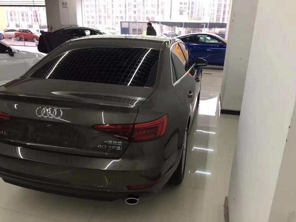 广大车友我想问一下17年11月份上牌的奥迪A4L到现在跑了3.3万公里，给价到23万值得入手吗。本人小白