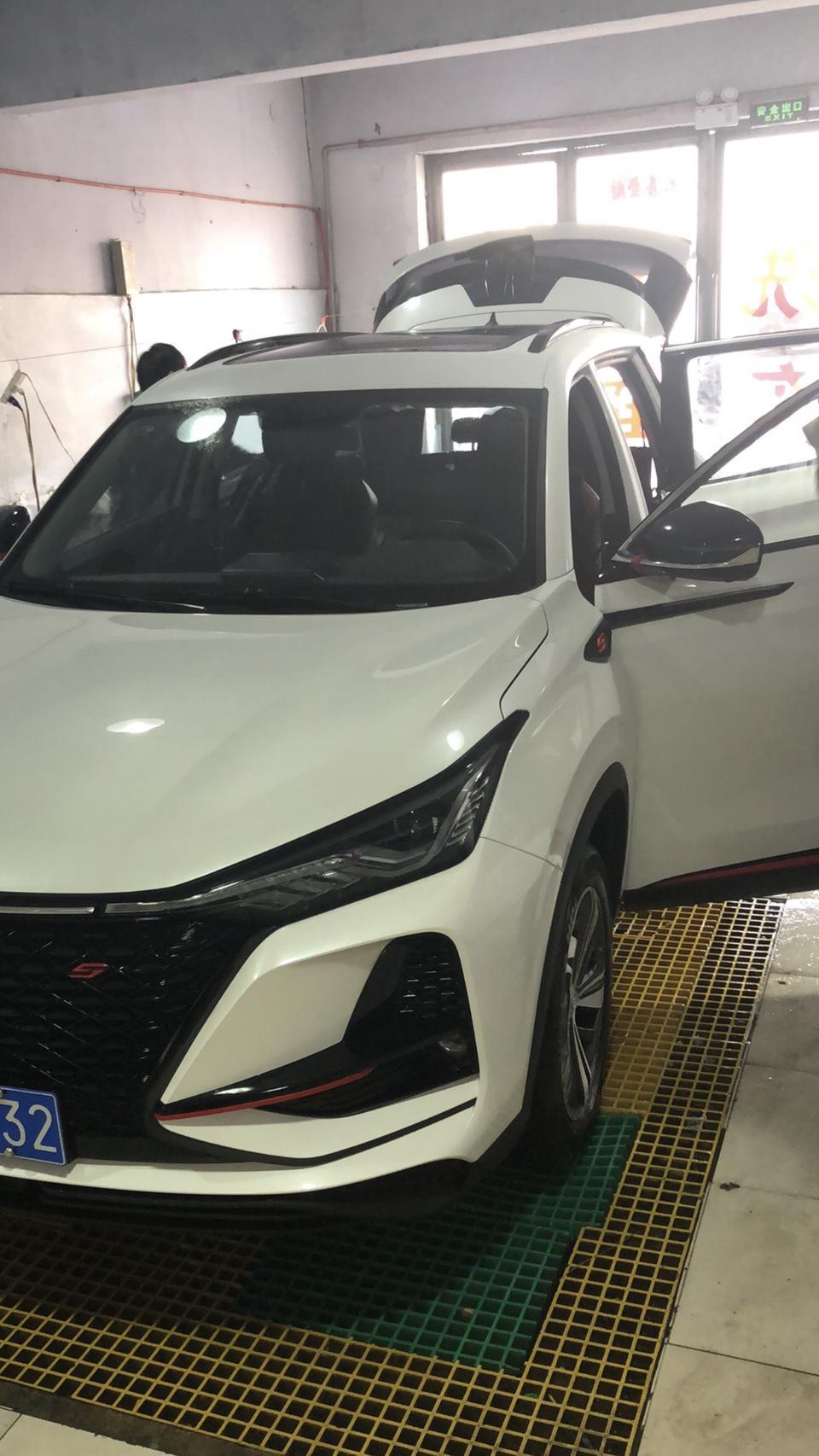 长安cs75 plus-有没有脚垫链接车友们给推一个质量好点的关键是贴合度高点的！对了你们新车都添什么了，仪表膜有必要弄吗？