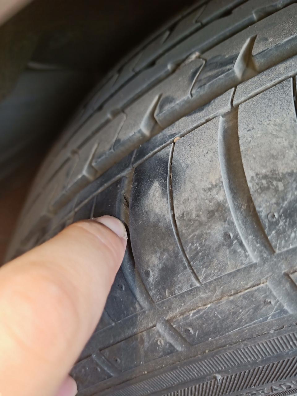 思域-老哥们轮胎被石子割烂成这样需要修补吗？还是直接不管