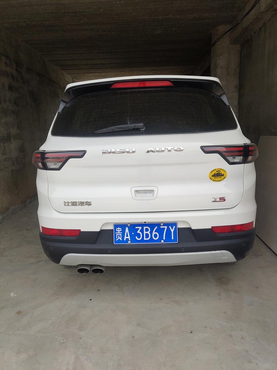 想出手比速t5豪华版白色一年零一个月哎车