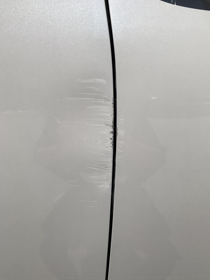 雅阁-心疼呀,又刮了,副驾门门后门之间,没有凹陷,这样补漆大概需要多少钱呀? 雅阁-心疼呀,又刮了,副驾门门后门之间,没有凹陷,这样补漆大概需要多少钱呀?