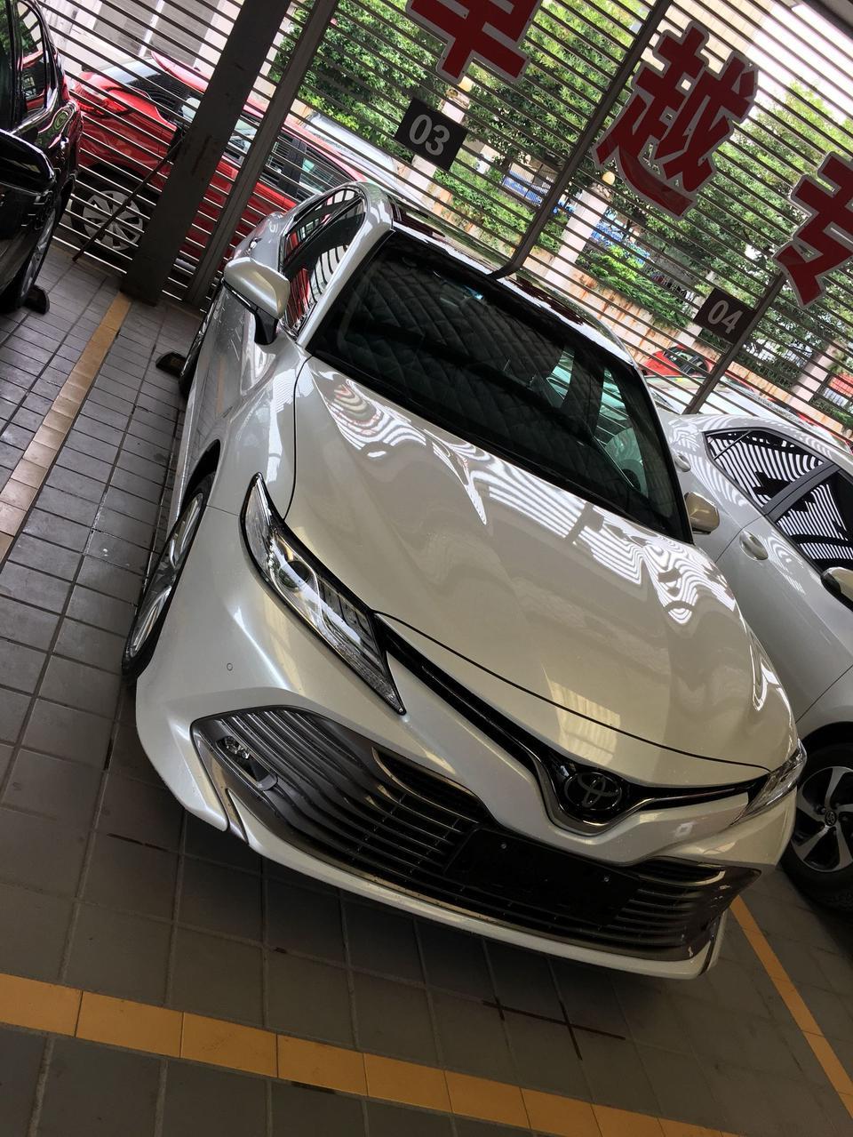 凯美瑞-今天刚提的2.5g豪华版，加了300元92的汽油，屏幕中显示能开440公里，油耗百公里12.5.个，省油不哥们？