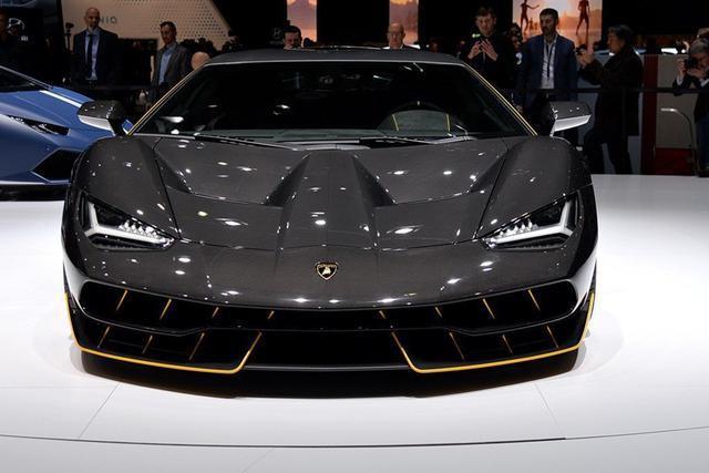 centenario-兰博基尼的空间是什么样子的？