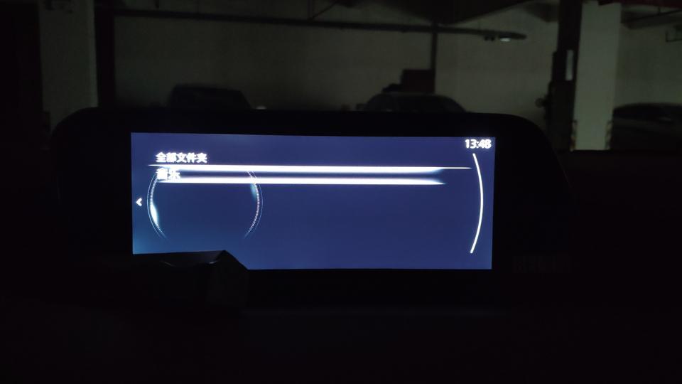 马自达3 昂克赛拉-新马3质雅放不了视频？试了好多次都找不出来。我的u盘有两个文件夹的，一个音乐一个MV只能读出音乐?。咋回事