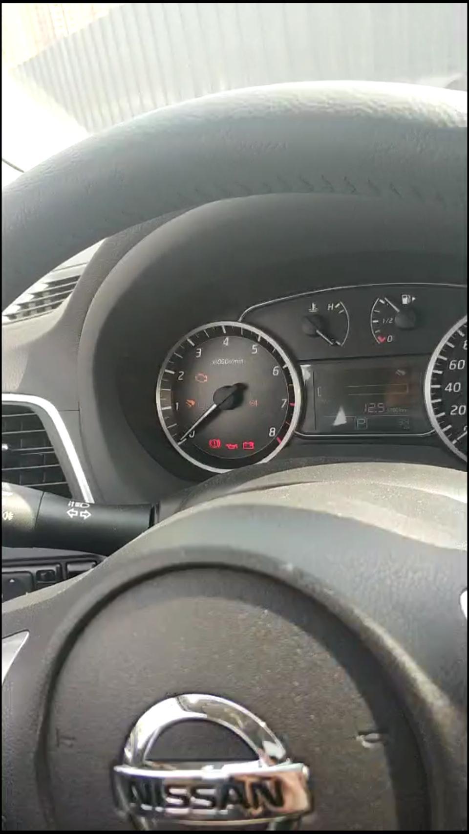 刚提的19款智联轩逸，国六标准。为什么四个轮胎都没有胎毛，你们有这种情况吗？