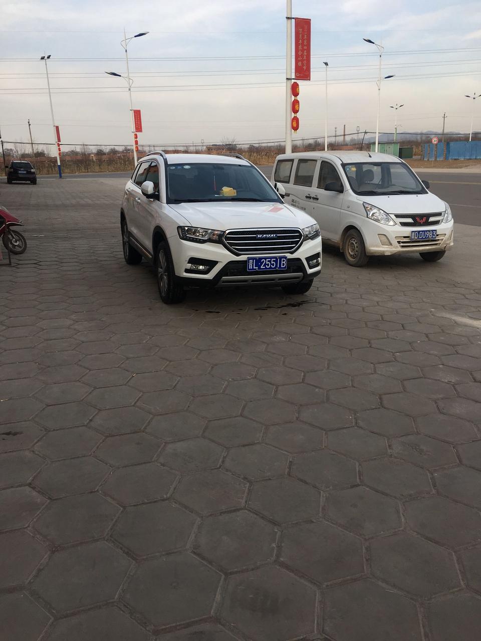哈弗H6冠军版和哈弗F7ｉ酷那款车型年轻人买比较好一点？