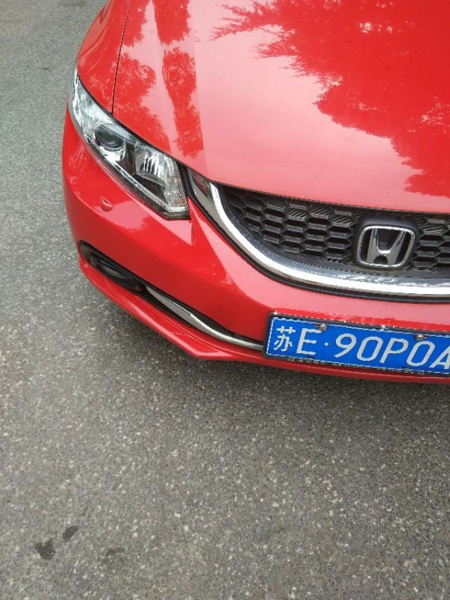 漂亮的红红火火的思域。漂亮吗？